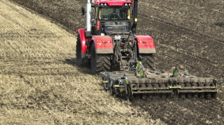 ЧДТ-4 работает по стерне пшеницы