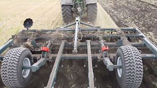 Четырёхрядная БДП-6x4 работает по стерне зерновых